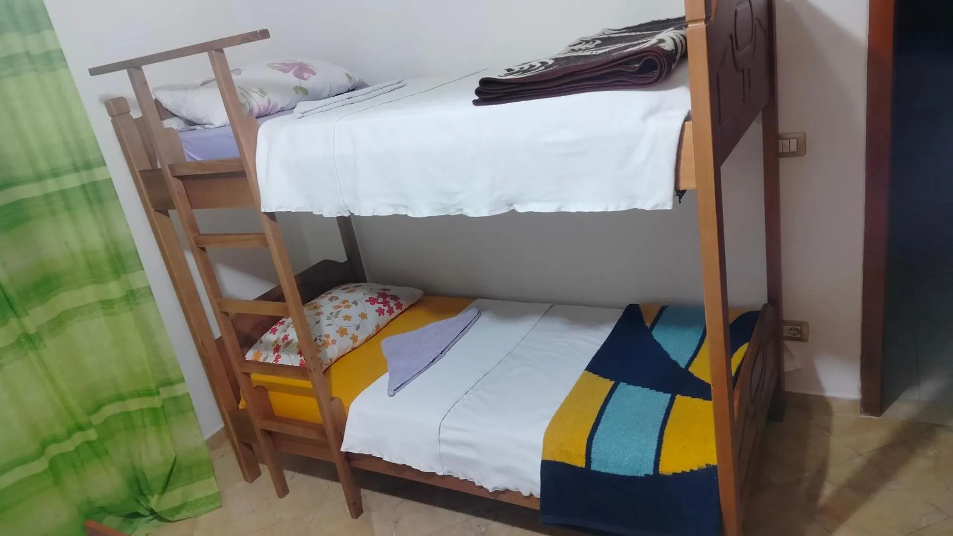 Hostal Backpackers Lacasa De Payaso Durrës